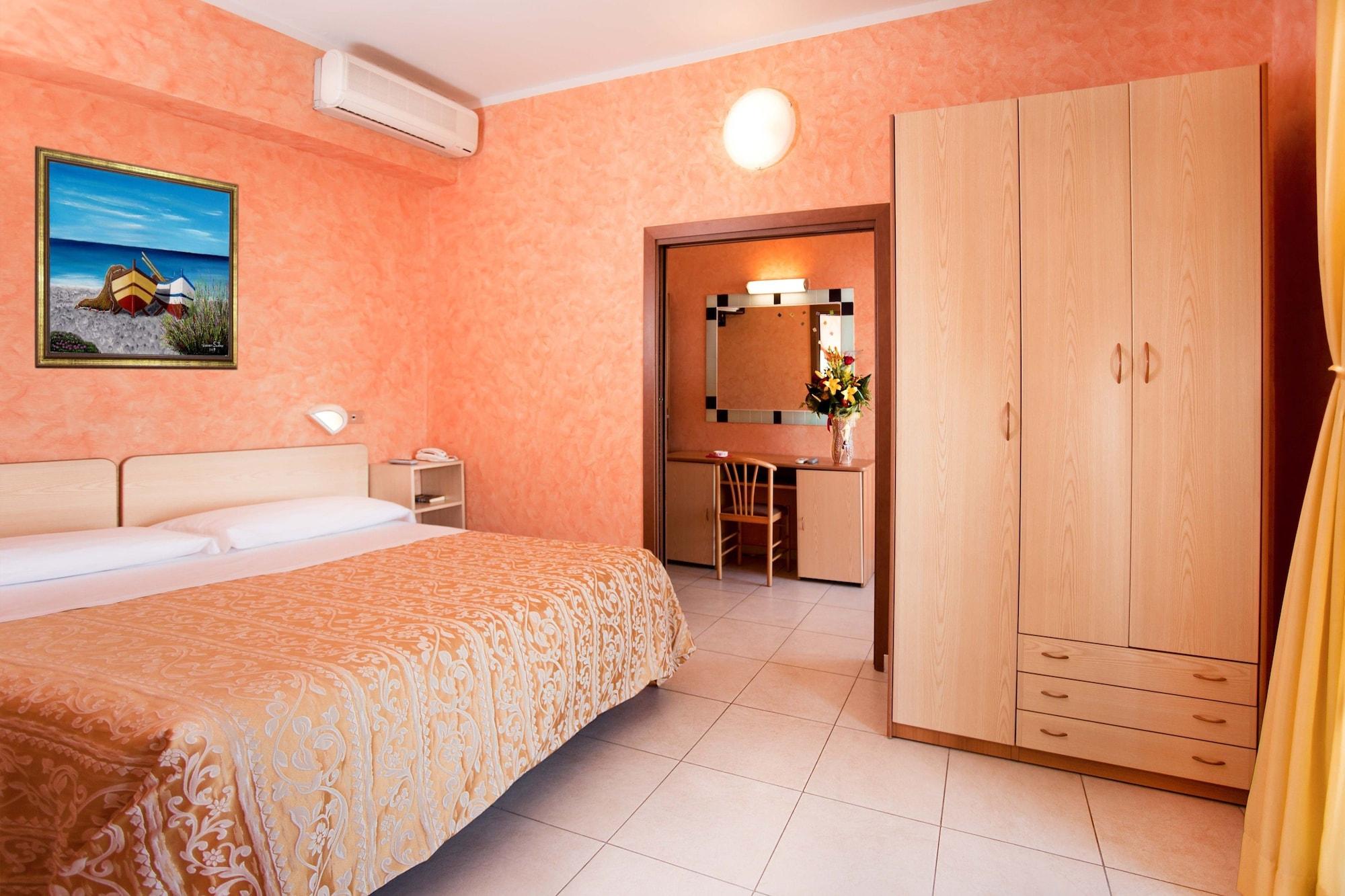 Hotel Caesar Чезенатіко Екстер'єр фото