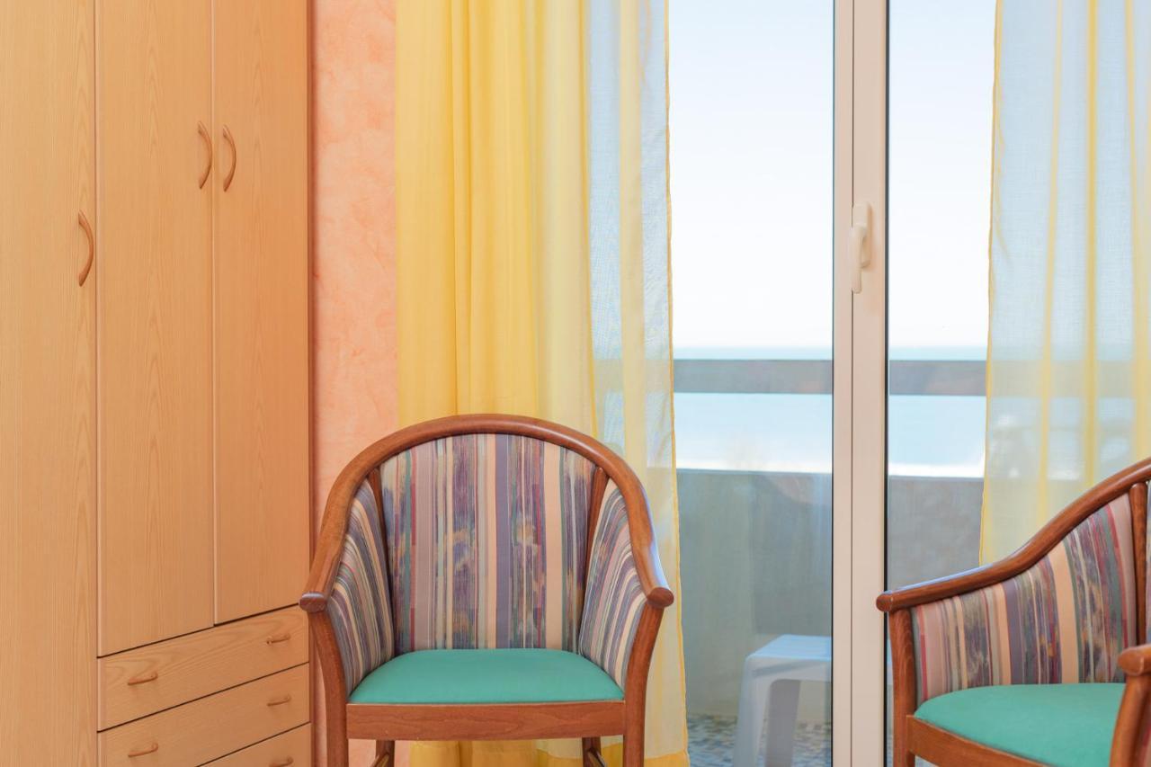 Hotel Caesar Чезенатіко Екстер'єр фото