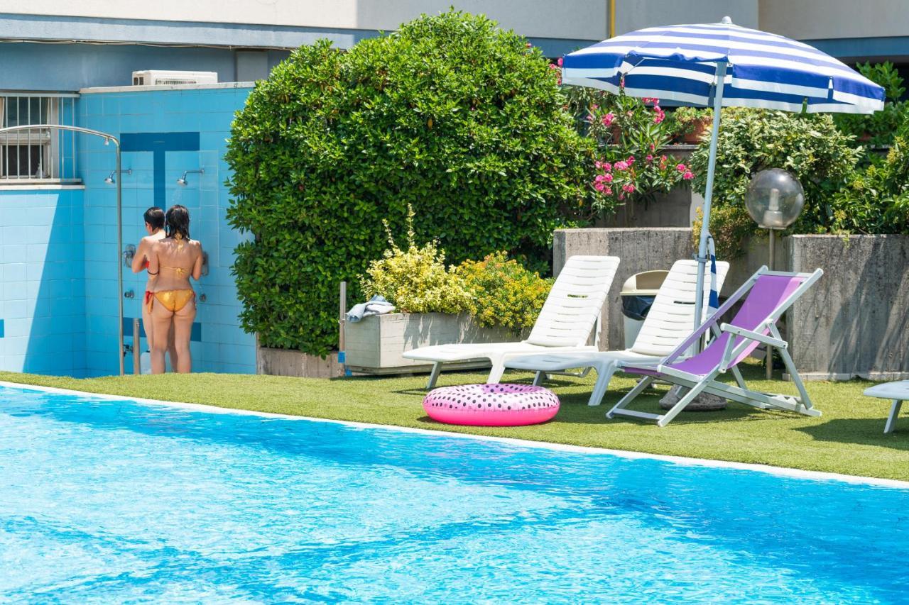 Hotel Caesar Чезенатіко Екстер'єр фото