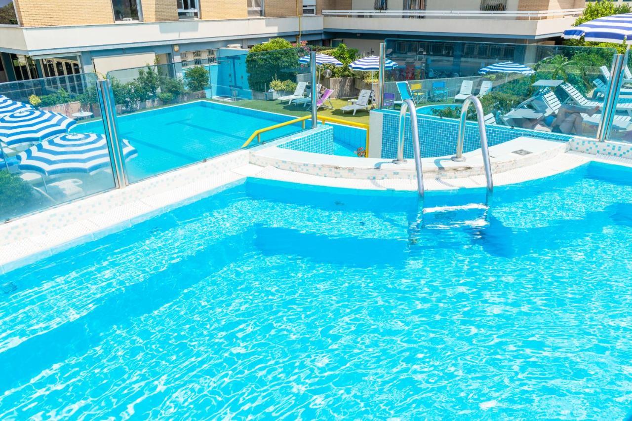 Hotel Caesar Чезенатіко Екстер'єр фото
