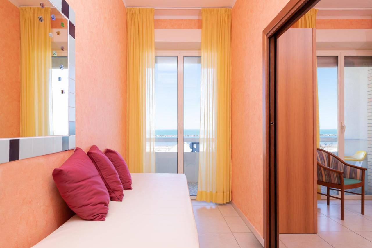 Hotel Caesar Чезенатіко Екстер'єр фото
