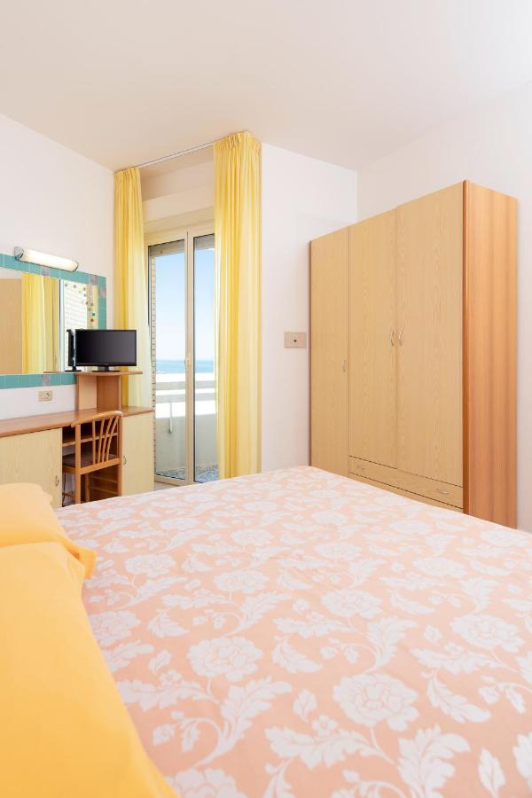 Hotel Caesar Чезенатіко Екстер'єр фото