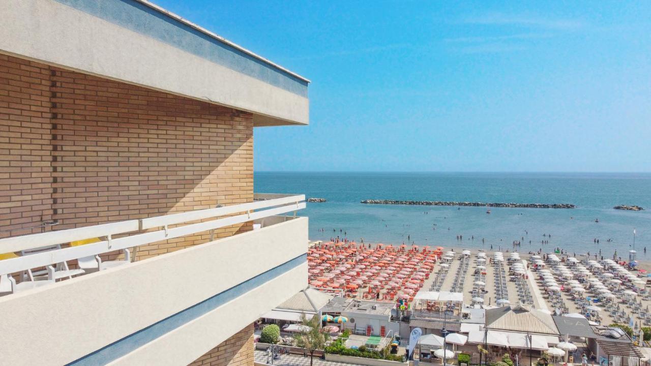 Hotel Caesar Чезенатіко Екстер'єр фото