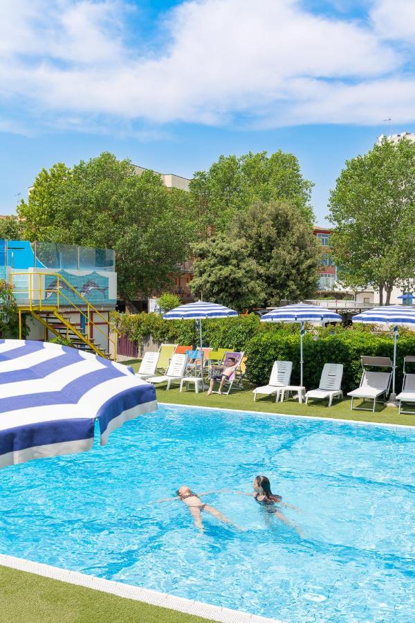 Hotel Caesar Чезенатіко Екстер'єр фото