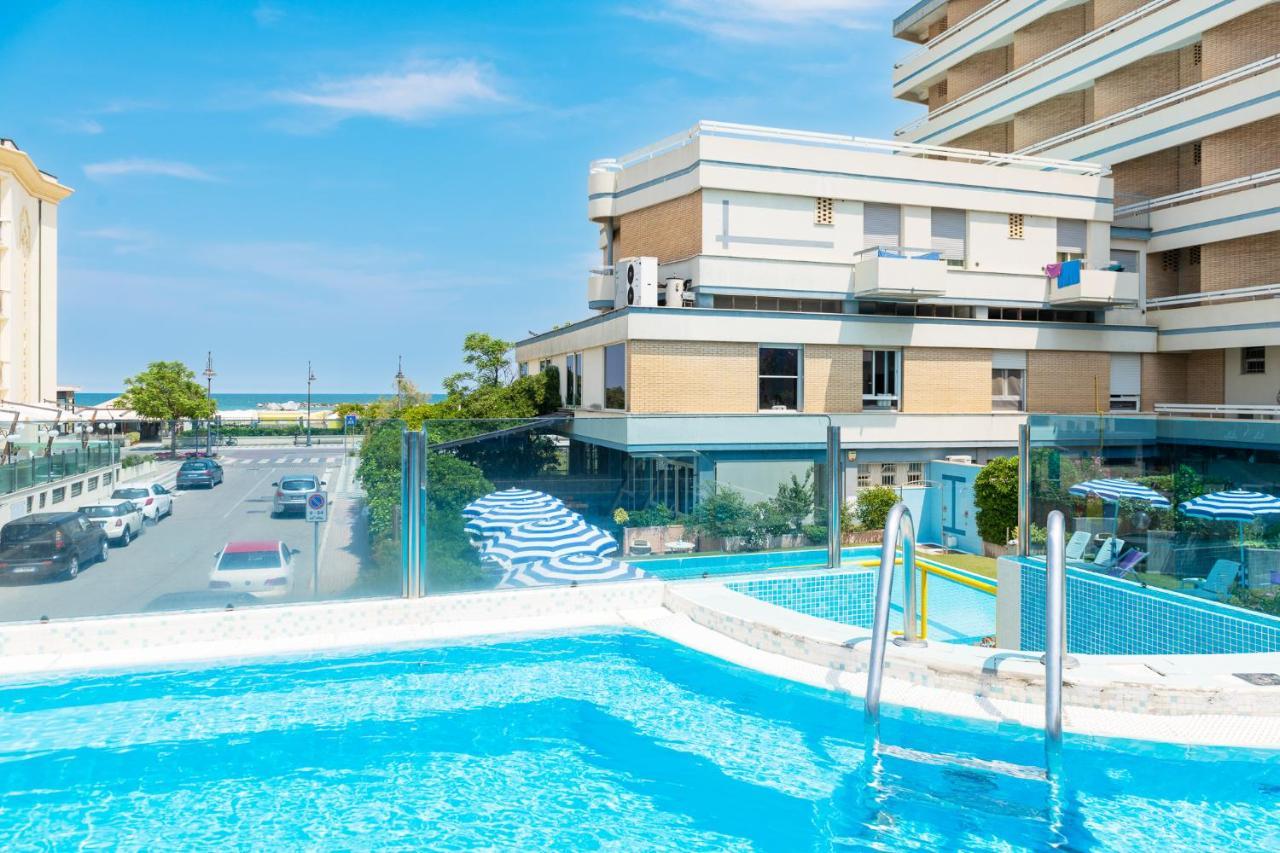 Hotel Caesar Чезенатіко Екстер'єр фото