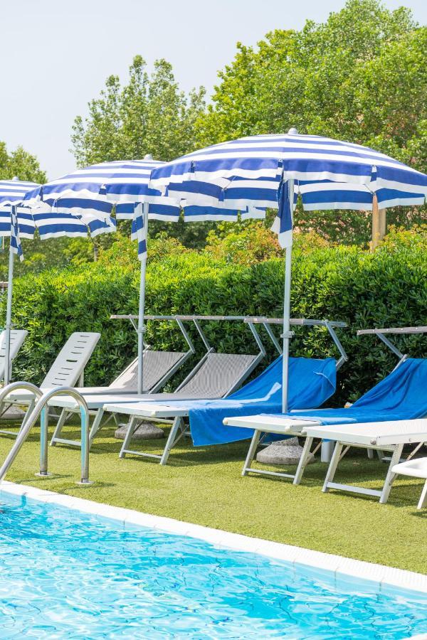 Hotel Caesar Чезенатіко Екстер'єр фото