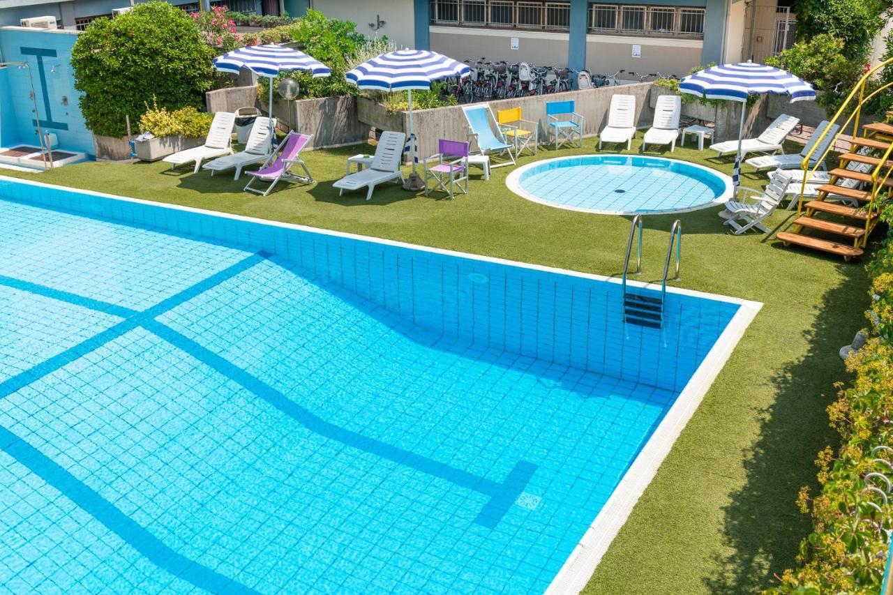 Hotel Caesar Чезенатіко Екстер'єр фото