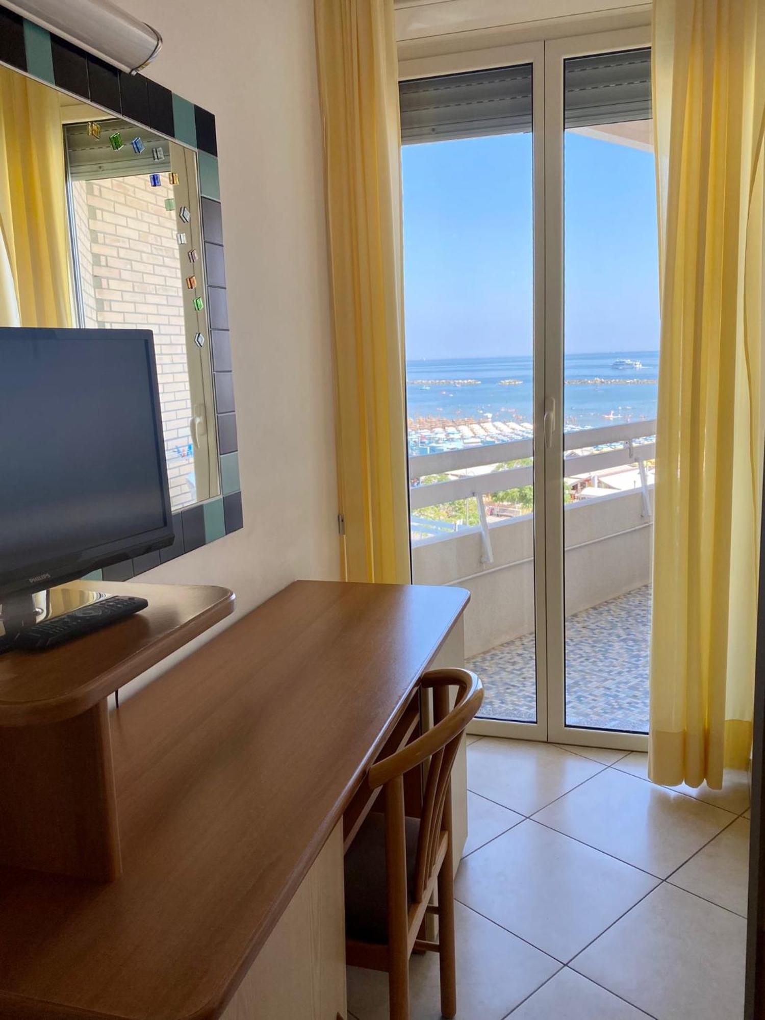 Hotel Caesar Чезенатіко Номер фото